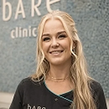 Helle, hudpleier hos bARe clinic