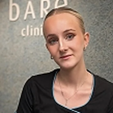 Nora, autorisert fotterapeut hos bARe clinic