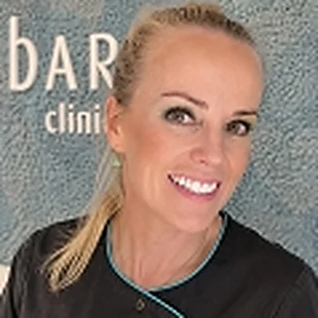 Guro, senior hudpleier hos bARe clinic